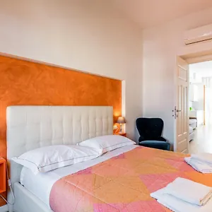 Guesthost - Santa Maria Novella Cozy Flat Apartamento Florença